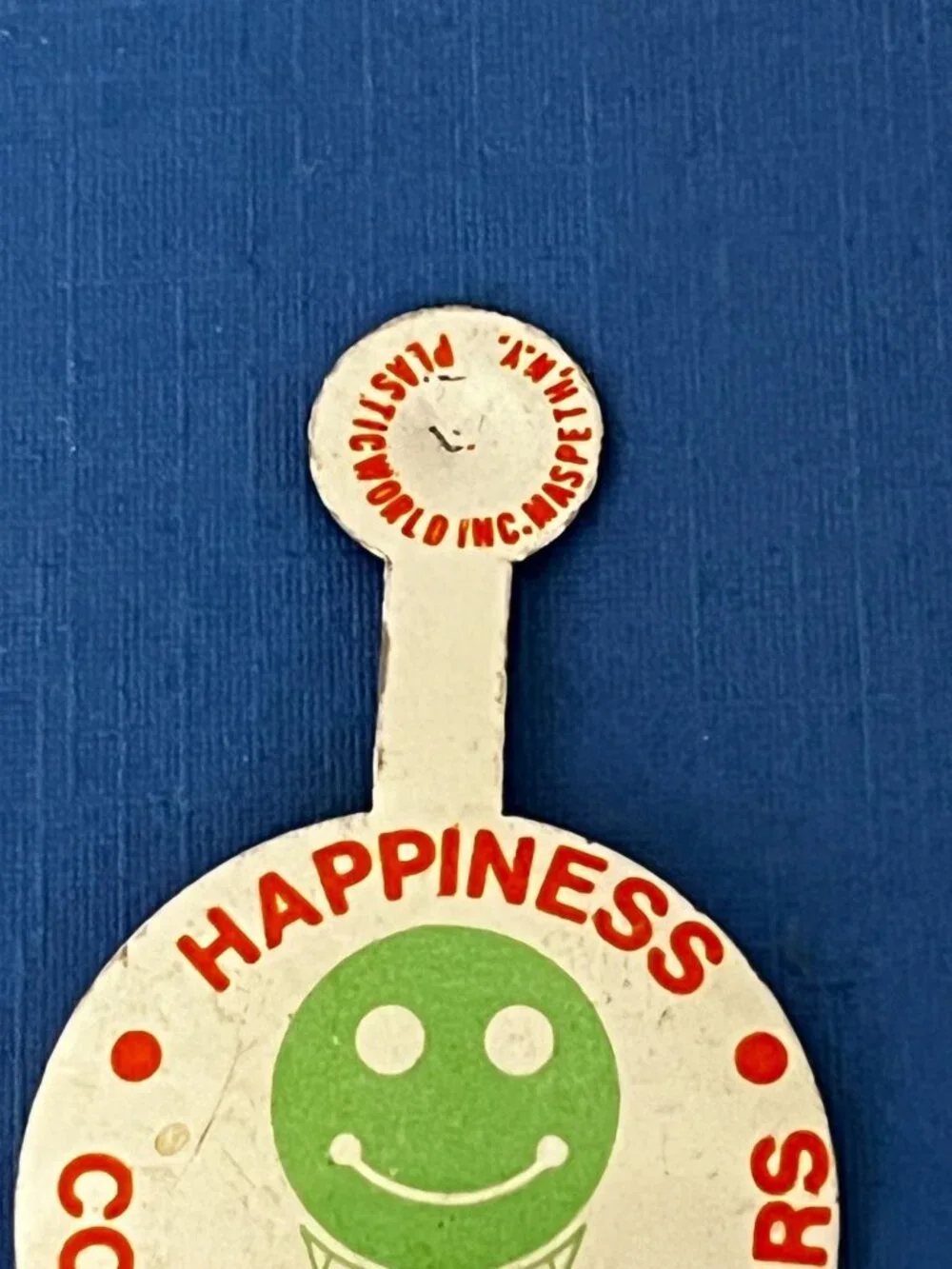 Vintage 1970s Howard Johnson's Happiness Comes In 28 Flavors Foldover Badge Tin
